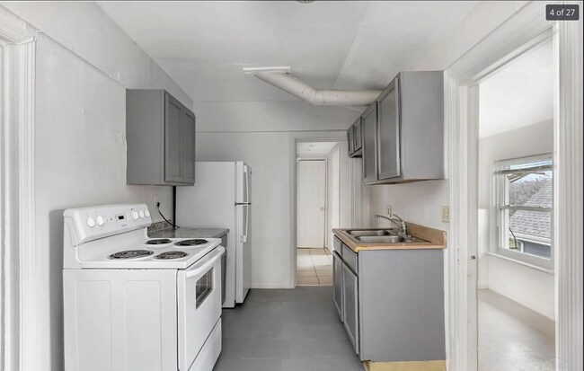 Photo - Spacious 3-Bed Apartment - Off-Street Parking, and Optional Garage Unit 5