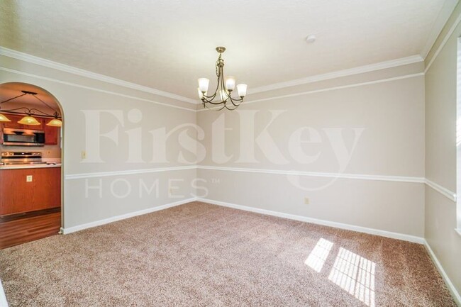 Photo - 81 Roxbury Dr