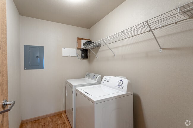 2BR, 1BA – 961SF