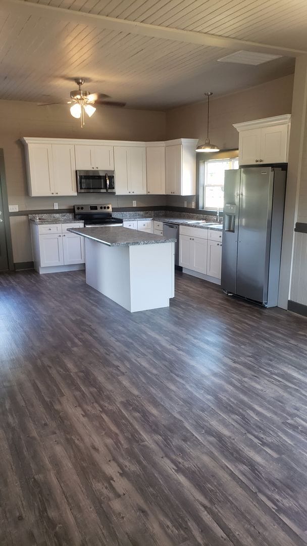 2 bed/1 bath home - 2 bed/1 bath home