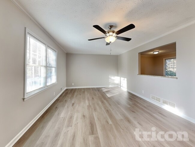 Photo - 2092 Brooks Rd SE