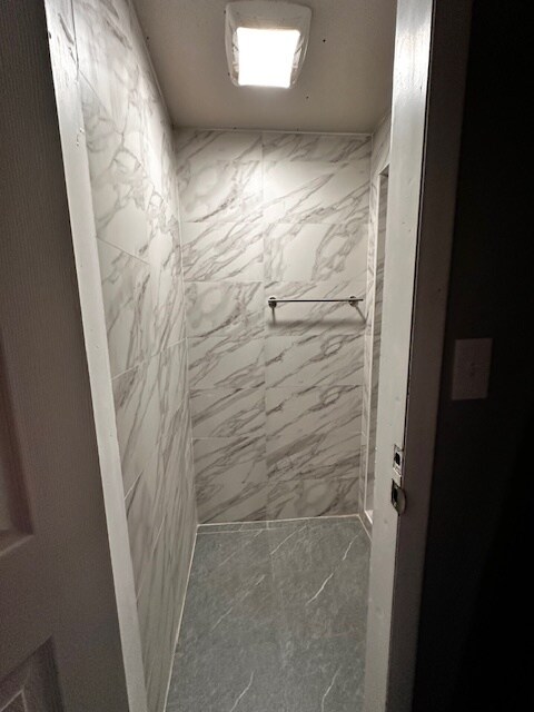 Shower Room - 5897-5901 US-9 Unit B
