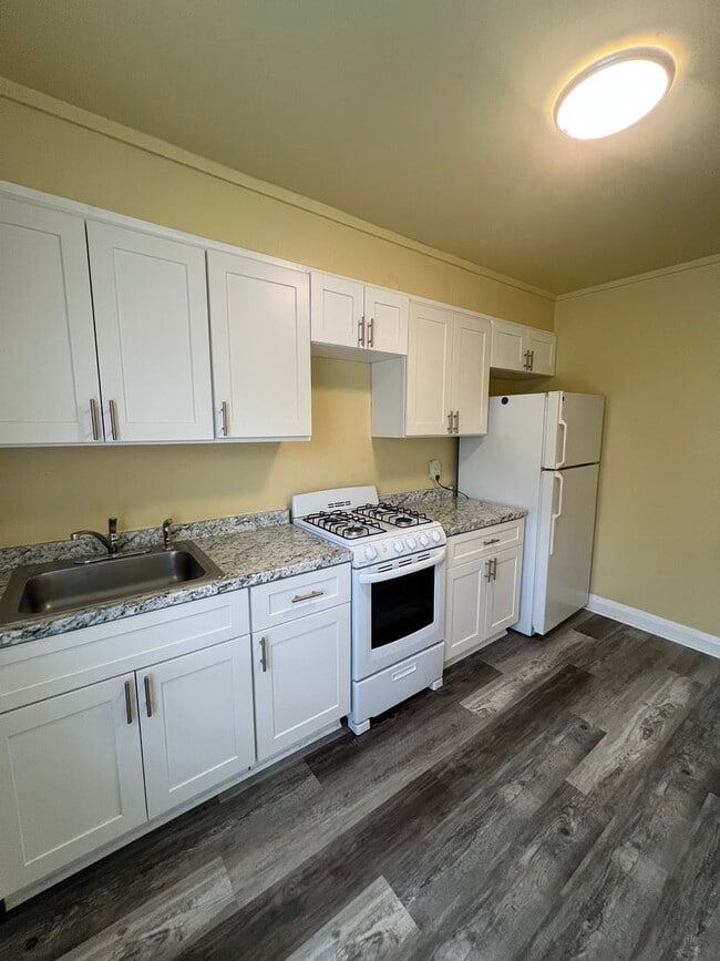 Photo - Beautiful 3 Bedroom 2 Full Bathroom Town Home Belair Edison Unit 2