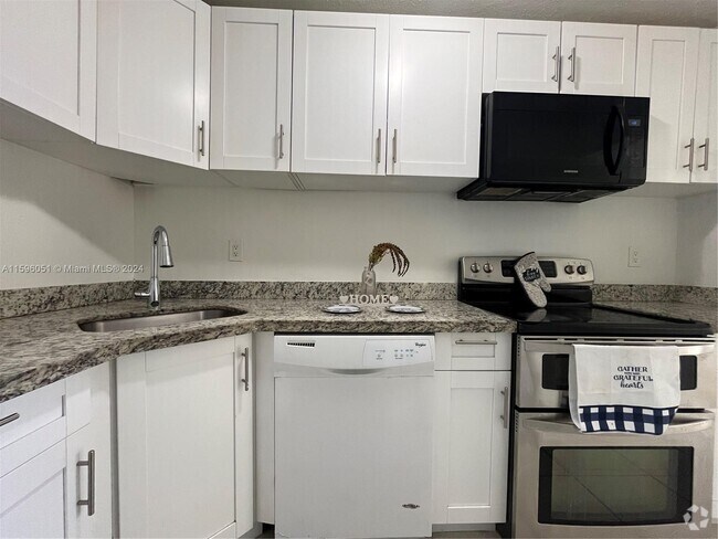 Building Photo - 15260 SW 80th St Rental