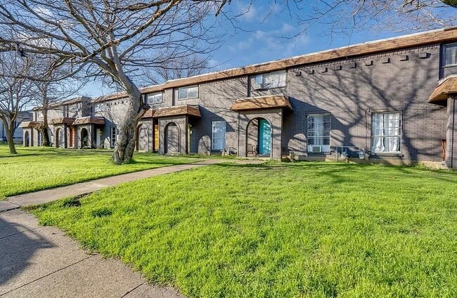 Building Photo - 2222 El Paso St