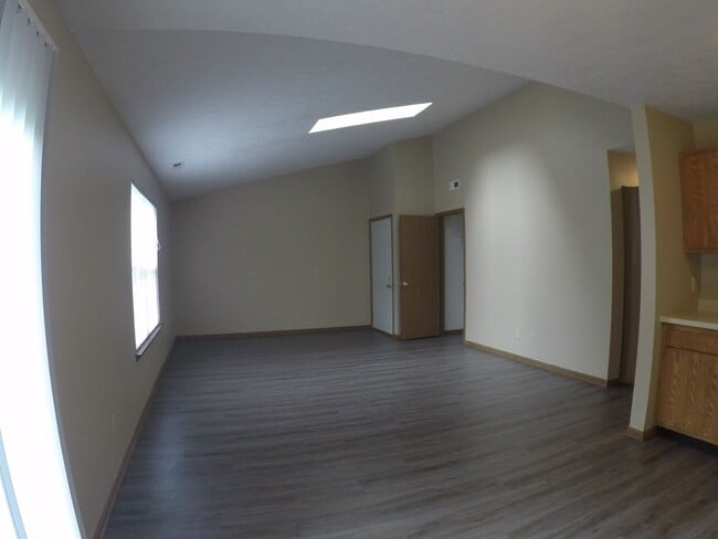 2911-2915 Horizon Dr.
