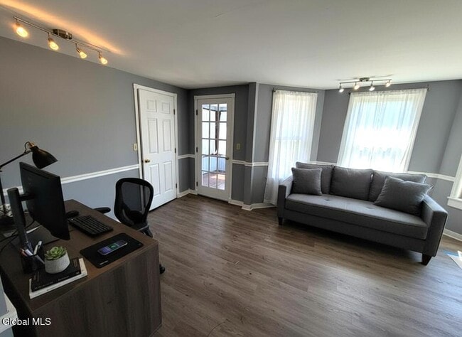 Photo - 603 1st St Unit 2nd Floor