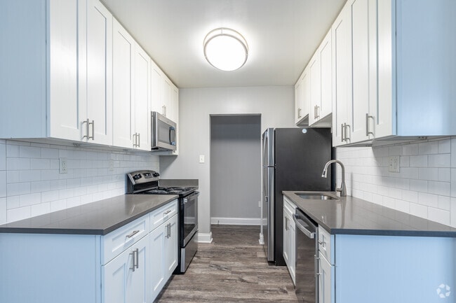 3BR, 2BA - 1,175SF - Kitchen