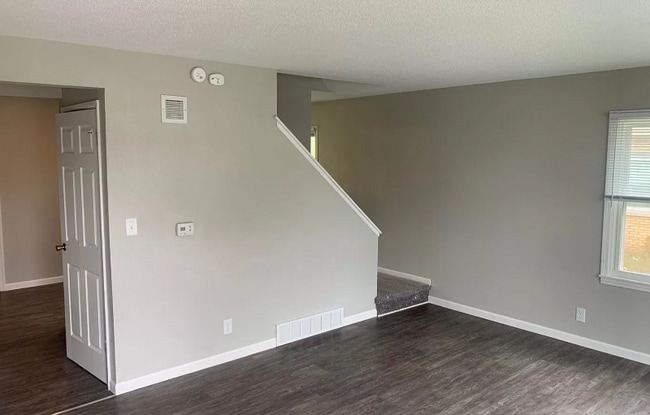 Photo - 213 E 35th St