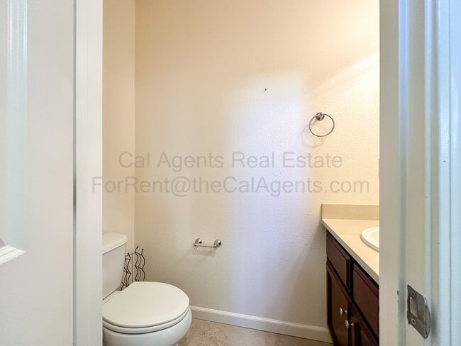 Photo - 110 Heligan Ln