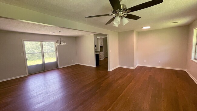 Entrance/Living Room/ Dinning Room - 121 Drive 1417