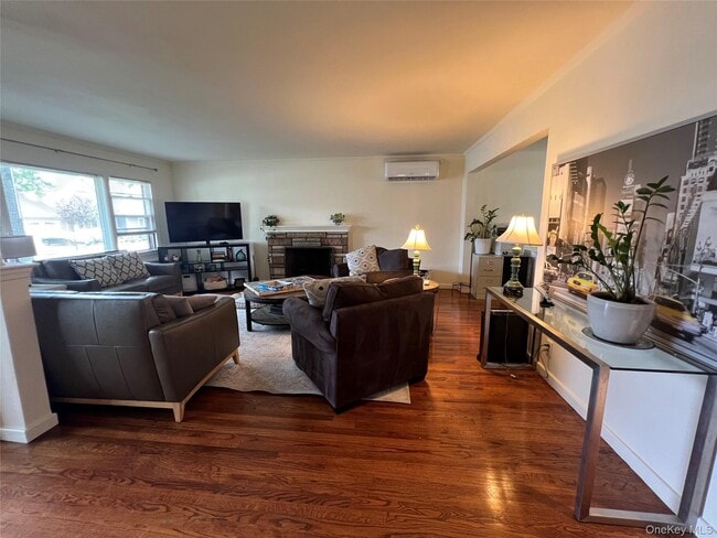Photo - 140 Hayes St
