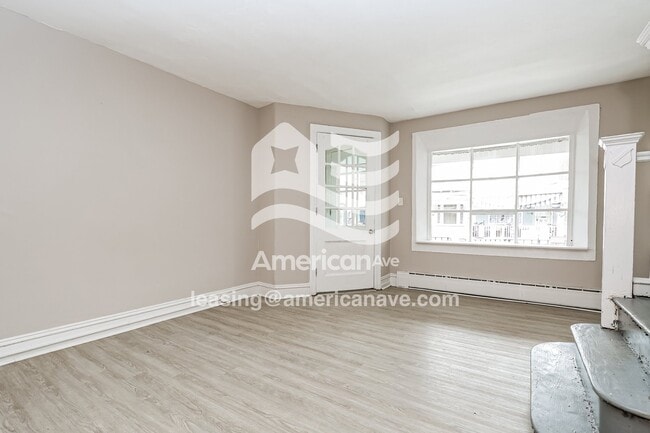 Photo - 5853 Webster St