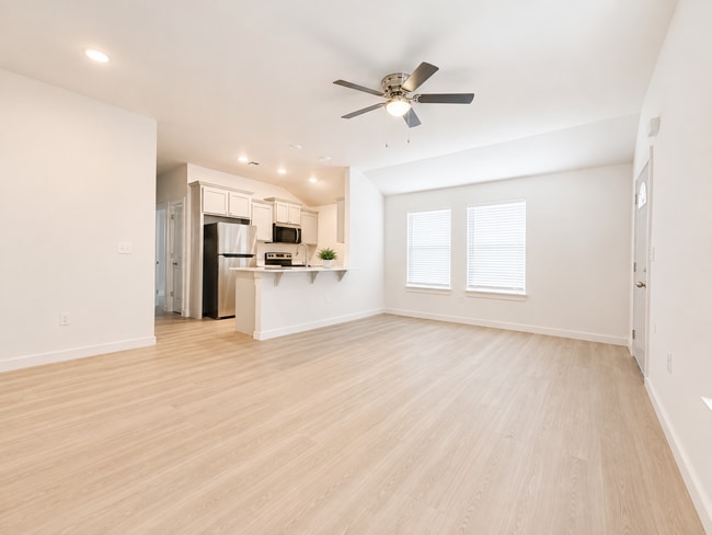 Building Photo - 2123 SW McKinley Ave