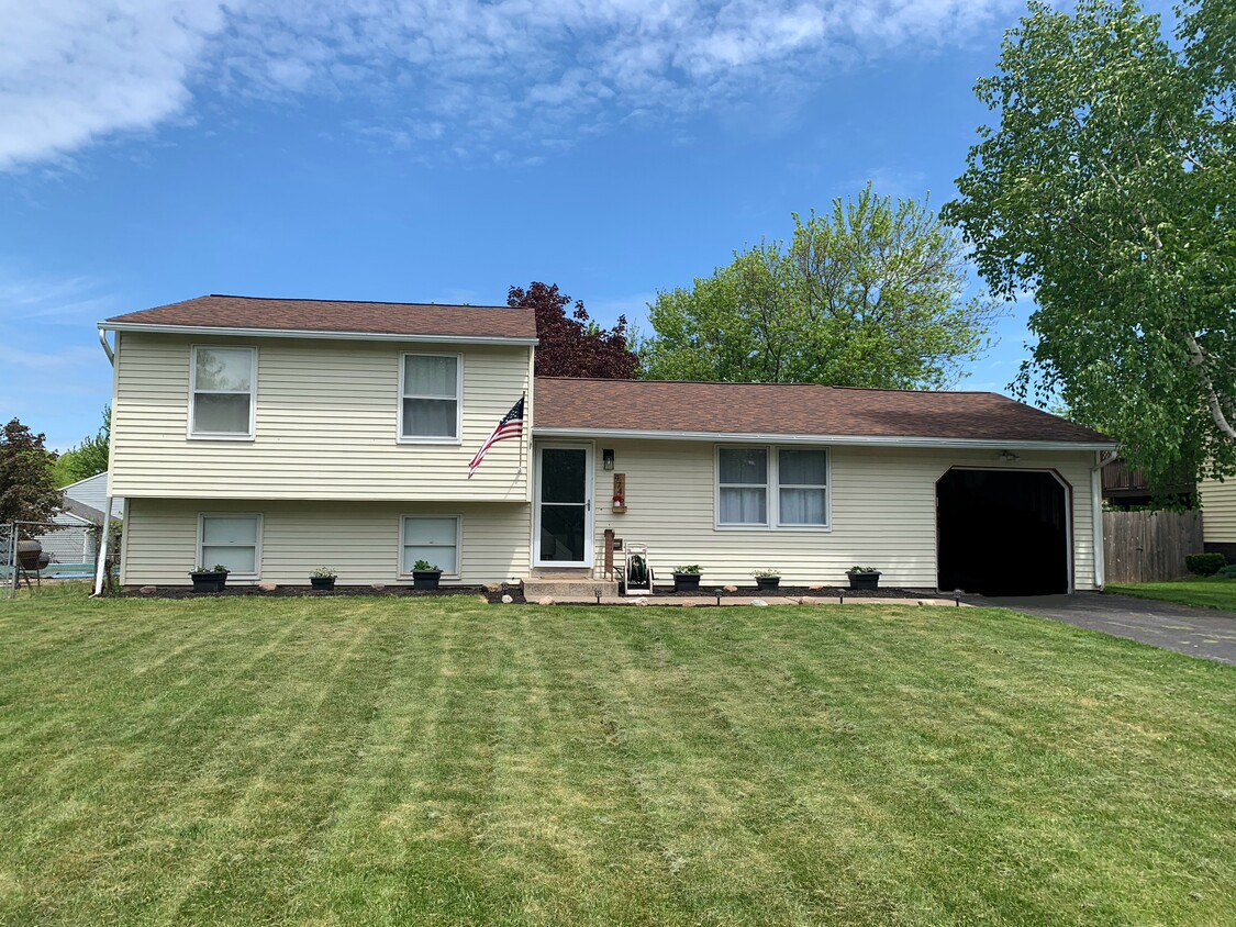 Photo - 4746 Stonehurst Rd (Liverpool, NY)