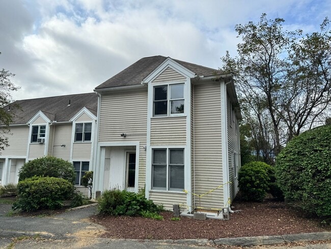 Building Photo - 4 Bedroom Townhouse Close to Campus – Perfect for Groups!