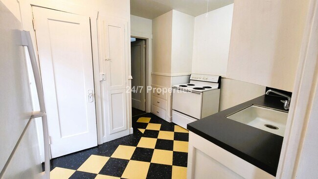 Photo - Vintage 1 BD | 1 BA Apartment in the Heart of Hawthorne/Belmont Unit 2918