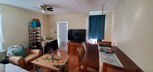Building Photo - 1106 Olivia St Unit Upstairs Apt