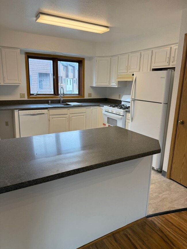 Building Photo - 3711 Carleton Ave Unit 3645 Rental