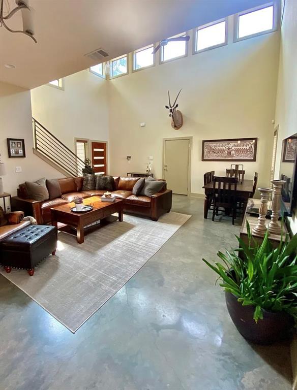 Photo - 903 Cardinal Ln