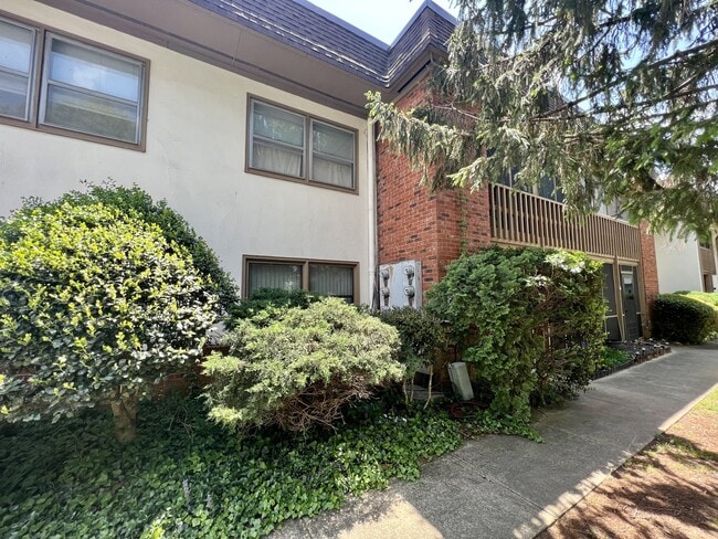 Photo - 427 6th Ave W