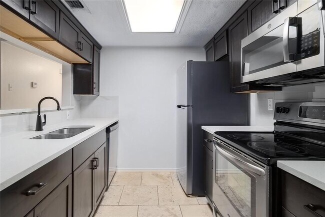 Photo - 2401 Leon St Unit 308