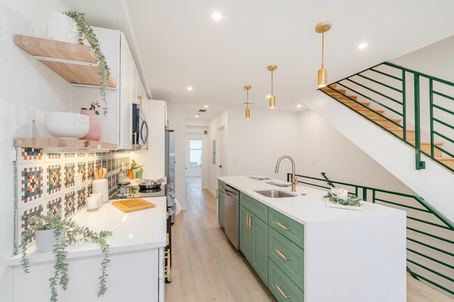 Photo - 1627 Fontain St Unit Penthouse