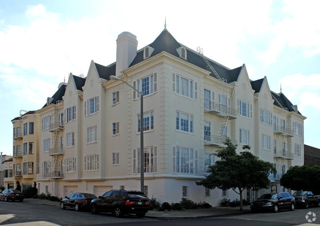 Photo - Marina Pierce Apartments