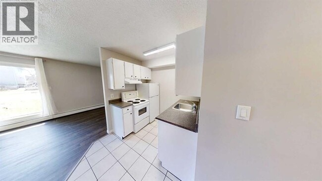Photo - 10028-10105 105 Ave