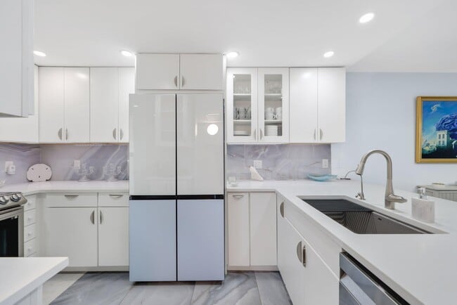 Building Photo - 12 Royal Palm Way Unit 605 Rental