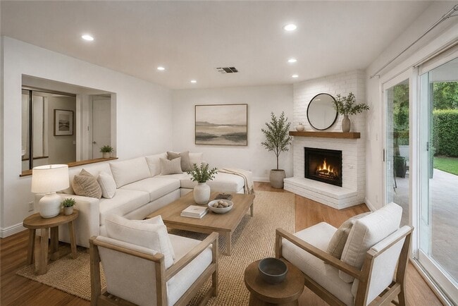 Photo - 12811 Cumpston St