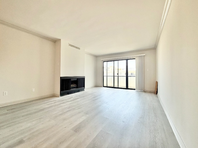 Building Photo - 823 3rd St Unit 305 Rental