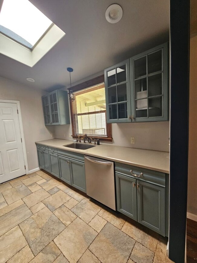 Building Photo - 352 Bonito Ave Unit 1