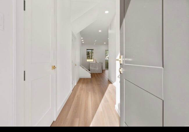 Photo - 137 Lakepointe Cove