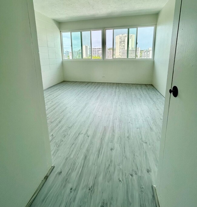 Photo - Renovated, 1 Bedroom / 1 Bath convenient l... Unit 706