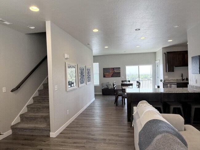 Photo - 371 W Knights Ln