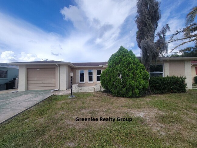 Building Photo - Beautifully Updated 3 Bedroom/2.5 Bathroom...