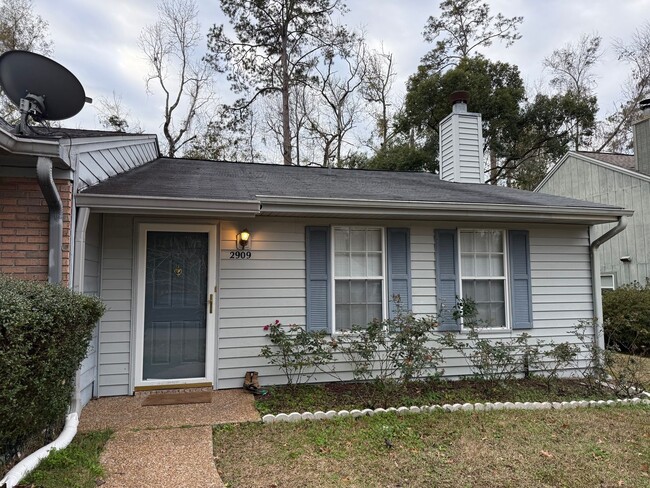 In Town Townhome With Fenced Yard - In Town Townhome With Fenced Yard