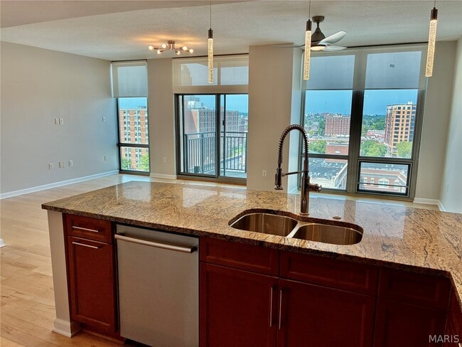 Photo - 4909 Laclede Ave Unit 1205
