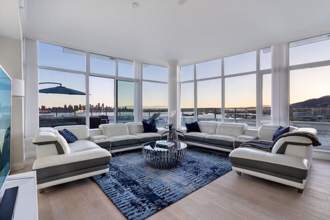 Building Photo - 175 Victory Ship Way