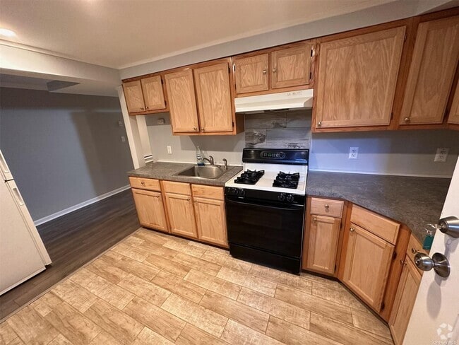 Building Photo - 150 River Rd Rental