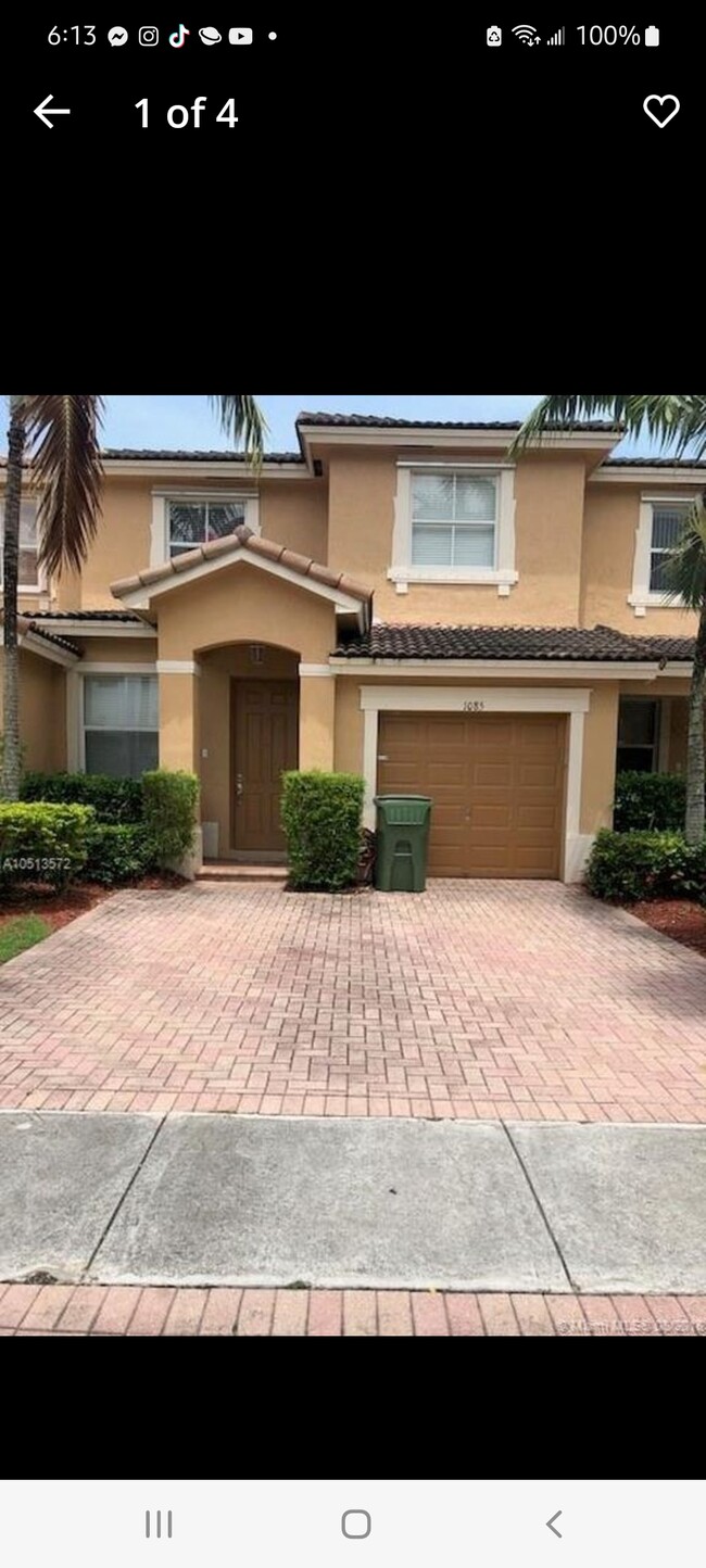 front entrance - 1085 NE 42nd Ave Townhome