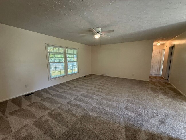 Photo - 403 Thomas Dr