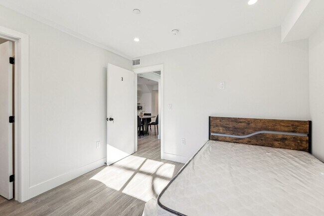 Photo - 3505 Raymond Ave