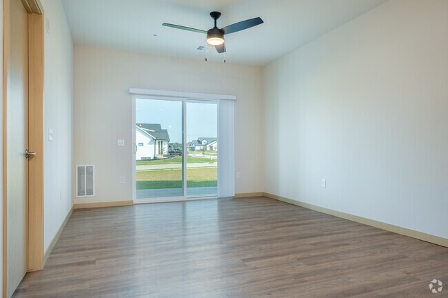 1BR, 1BA - 686SF - Living Room - Pleasant Hill Place