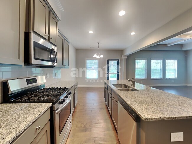 Photo - 1149 Victoria Walk Ln