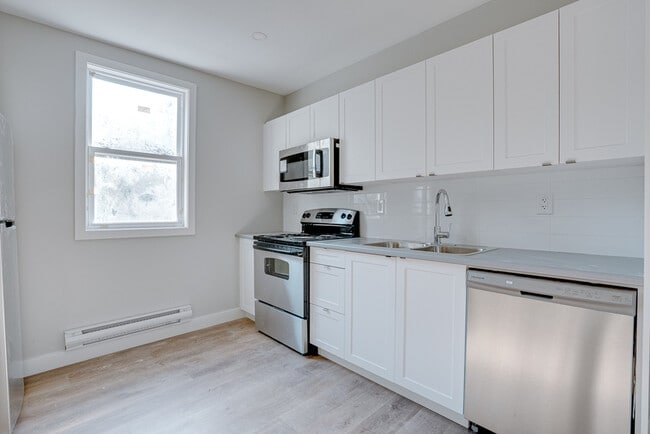 Photo - 164 Picton St E Unit 4