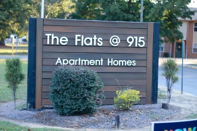 The Flats at 915