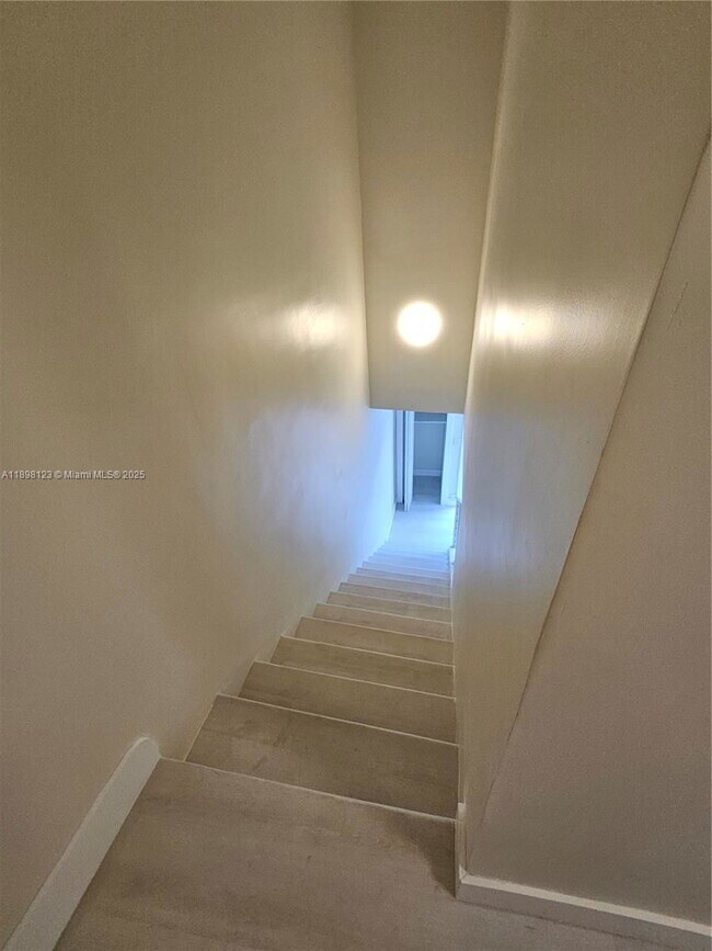 Photo - 834 Raymond St