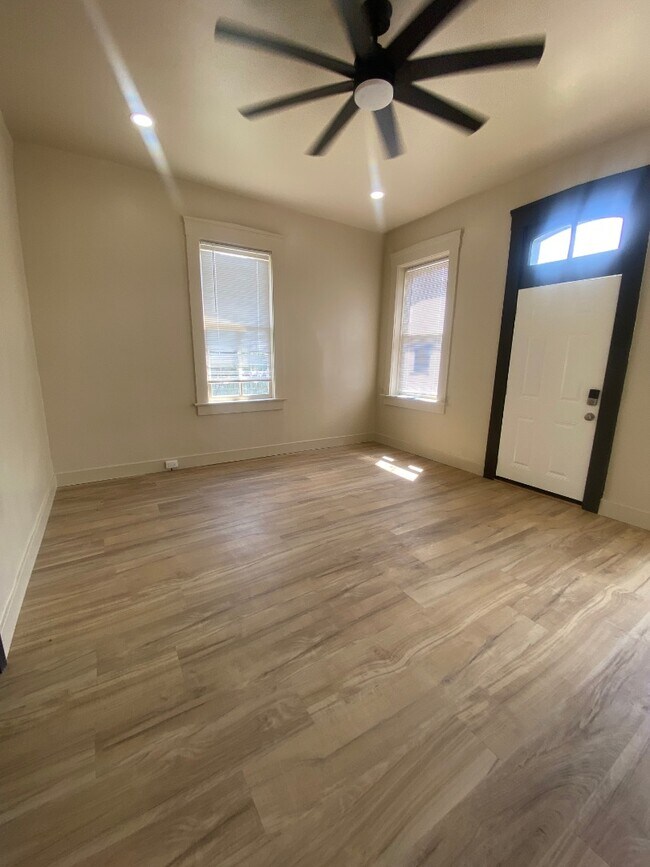 Photo - 2209 Shenandoah Ave Unit 1F